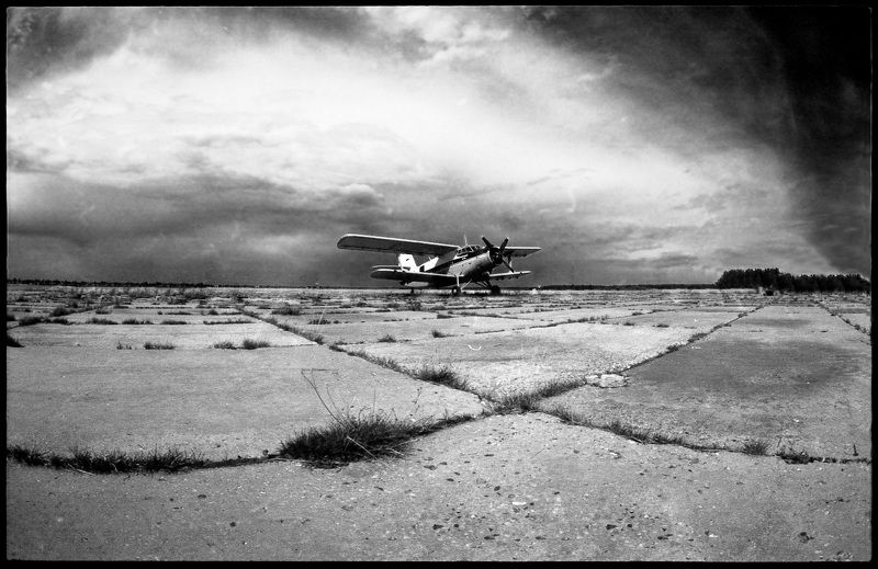Старый Ан-2 на аэродроме фото превью