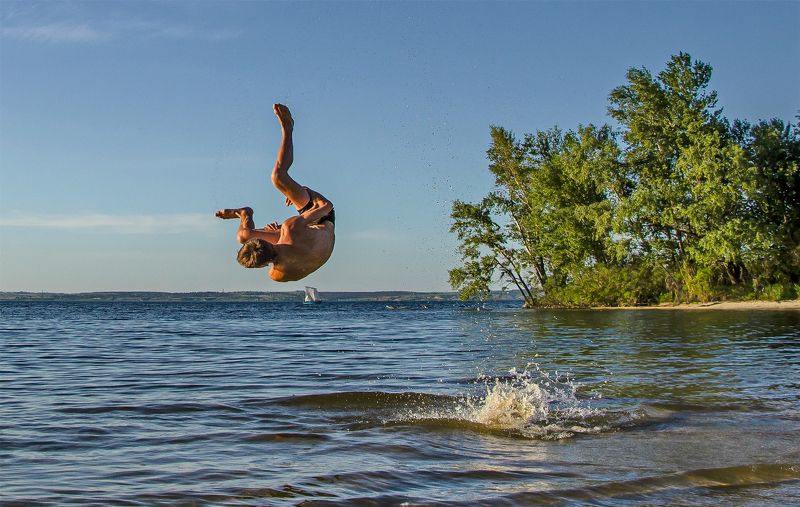 Осторожно, под тобой парусник фото превью