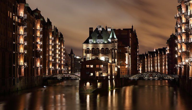 в ночном Гамбурге фото превью