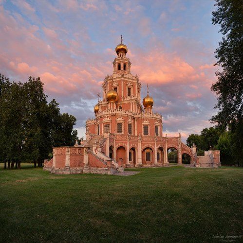 Устремленная в Небеса