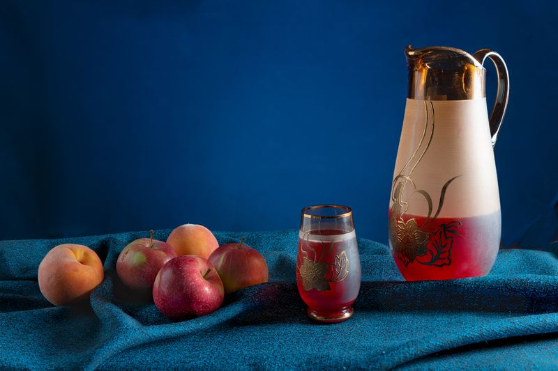 Сок и фрукты фото превью