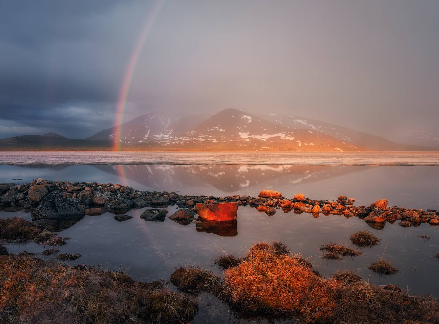 Озеро_Момонтай пейзажи_Колымы Магаданская_область июньский_лёд закат вечер радуга, Шишкин Дмитрий