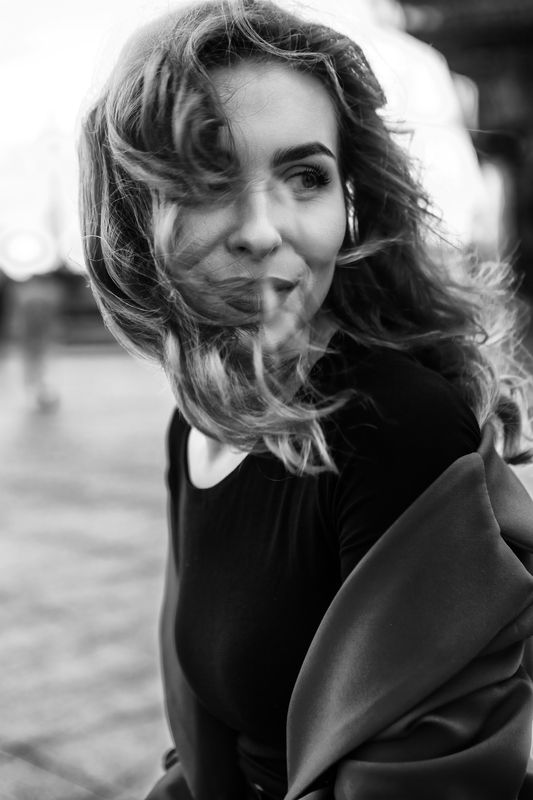 молодая девушка, городской стиль, дворы, на открытом воздухе Таня фото превью