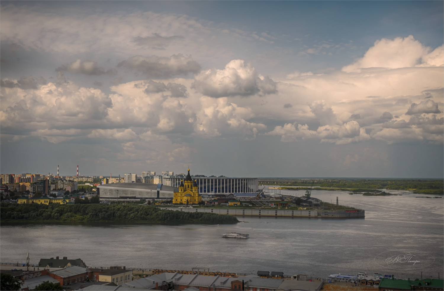 храм стадион река облака, Вера Петри