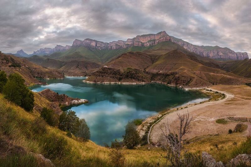 кавказ, горы, кабардино-балкария, кбр, озеро, горное озеро, гижгит, скалистый хребет Облачный вечер на озере фото превью