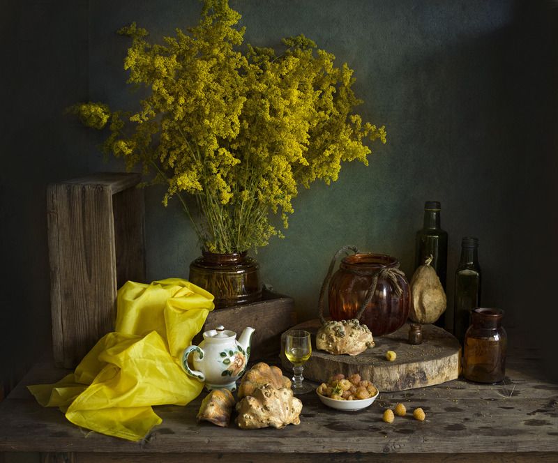 букет цветов, золотарник, малина, бутыль, чайник С канадским золотарником и жёлтой малиной фото превью