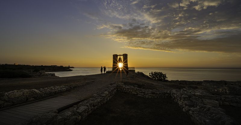 Россия, Крым, Севастополь, Херсонес Таврический, колокол, закат Закат в Херсонесе. фото превью
