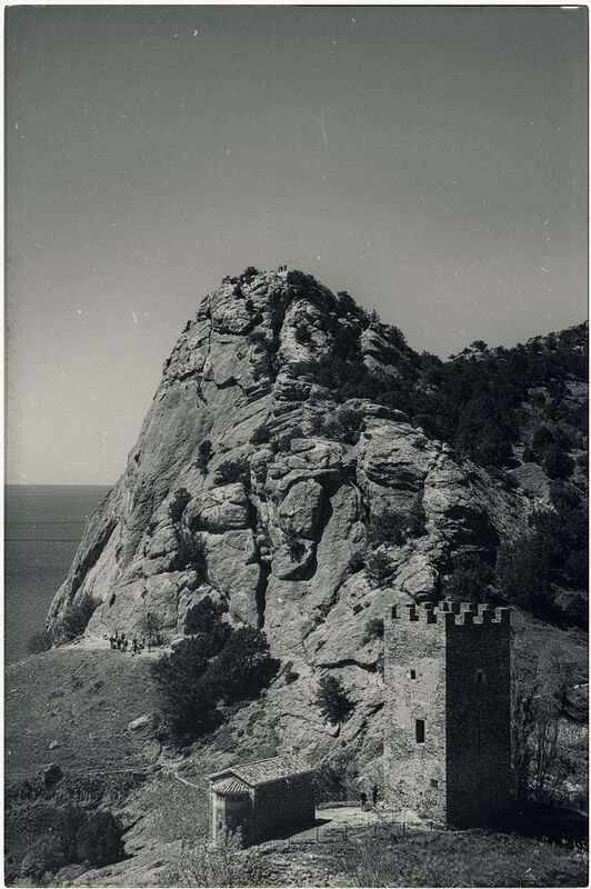 пейзаж, архитектура, история, наследие, культура, черное-белое, монохром, крепость, фортификационные сооружения, генуэзская крепость, история, крымская история, винтажная оптика, юпитер-3, судак, крым, россия Летний день в Генуэзской крепости. фото превью