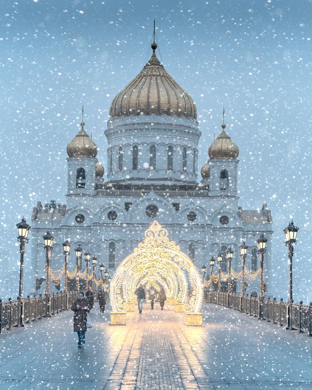 зима, снег, город, снегопад, золотой, купол, храм, церковь, архитектура, гирлянды, winter, city, snowfall, golden, dome, cathedral, christthesavior, church, architecture, snow, snowy, weather The snowstorm started фото превью