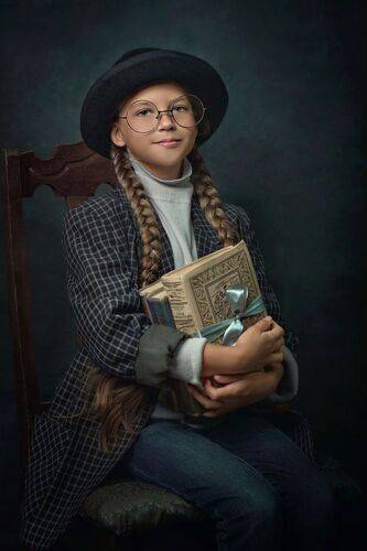 Девочка с книгами