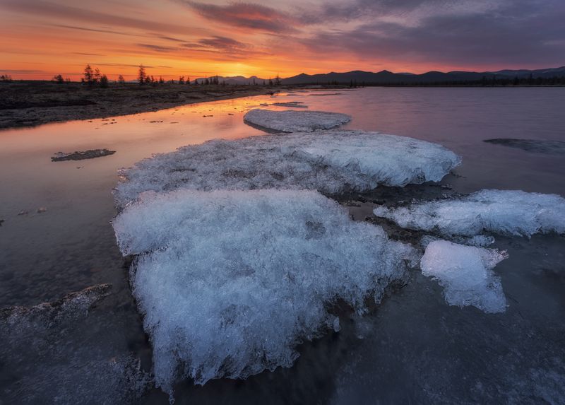 Озеро_Момонтай пейзажи_Колымы Магаданская_область июньский_лёд рассвет утро белые_ночи Колымский рассвет фото превью