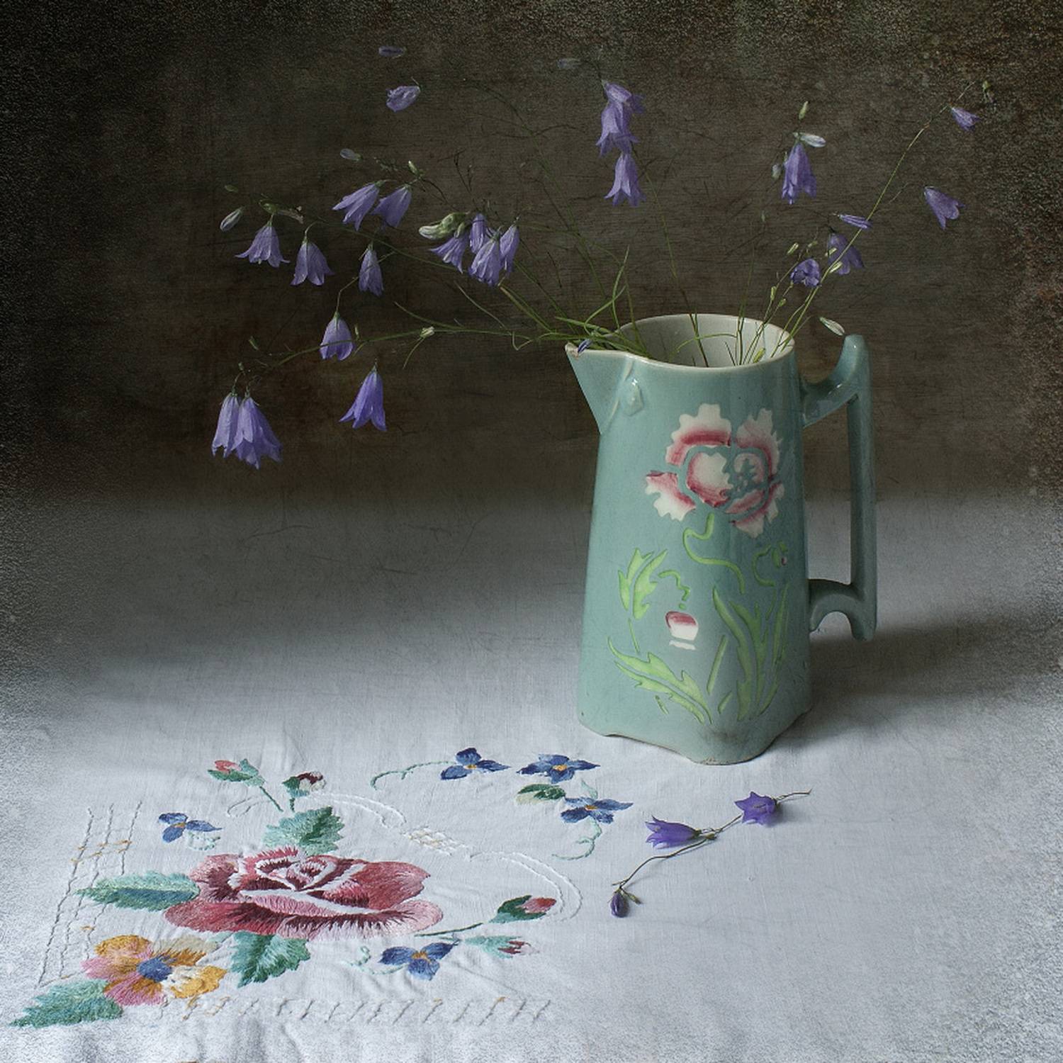 колокольчики, кувшин, вышивка, Елена Колеснева