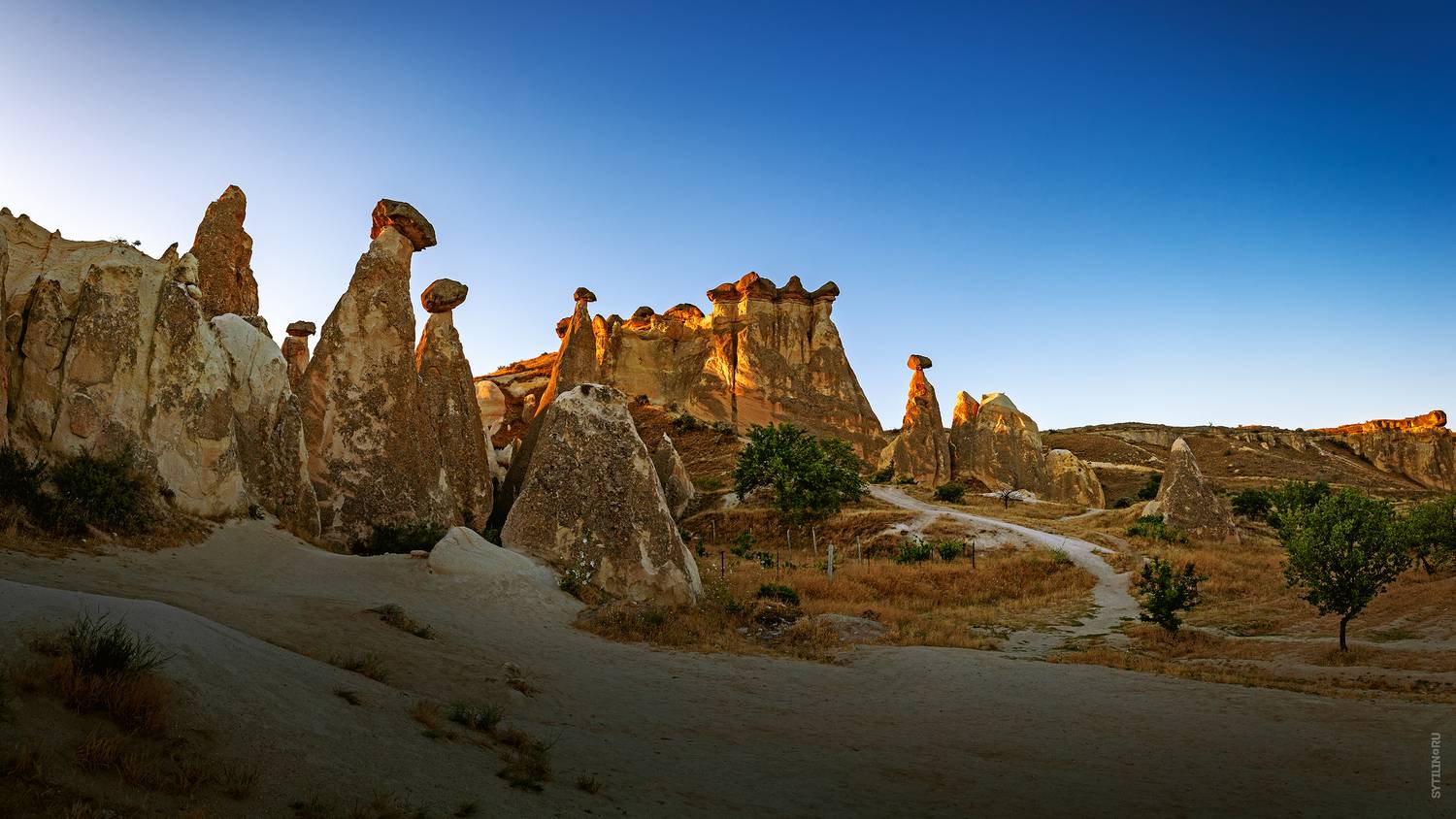 Сказочные дымоходы, волшебные дымоходы, Peri Bacaları, Каппадокия, Турция, рассвет, утро, природа, туризм, путешествие, панорама, широкий угол, достопримечательность,, Сытилин Павел