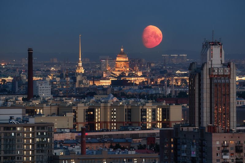 санкт-петербург, исаакиевский собор, петропавловская крепость, луна Город тысяч окон и Луна фото превью