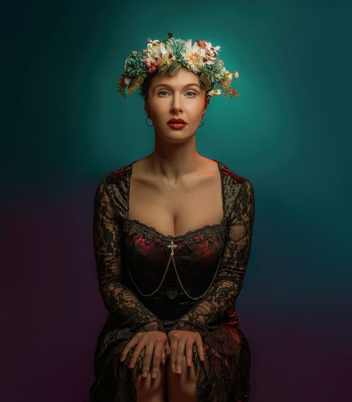 портрет молодой девушки фото превью