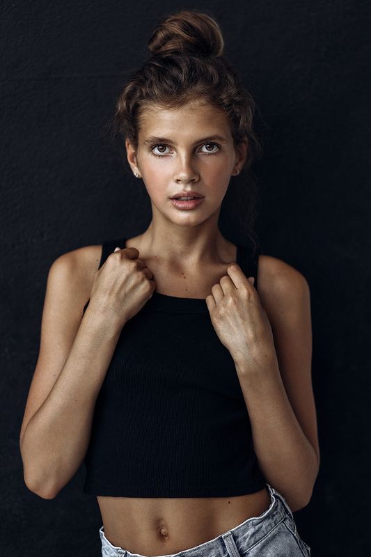 портрет девушка Алиса фото превью