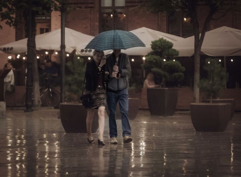 Двое. Дождь. фото превью