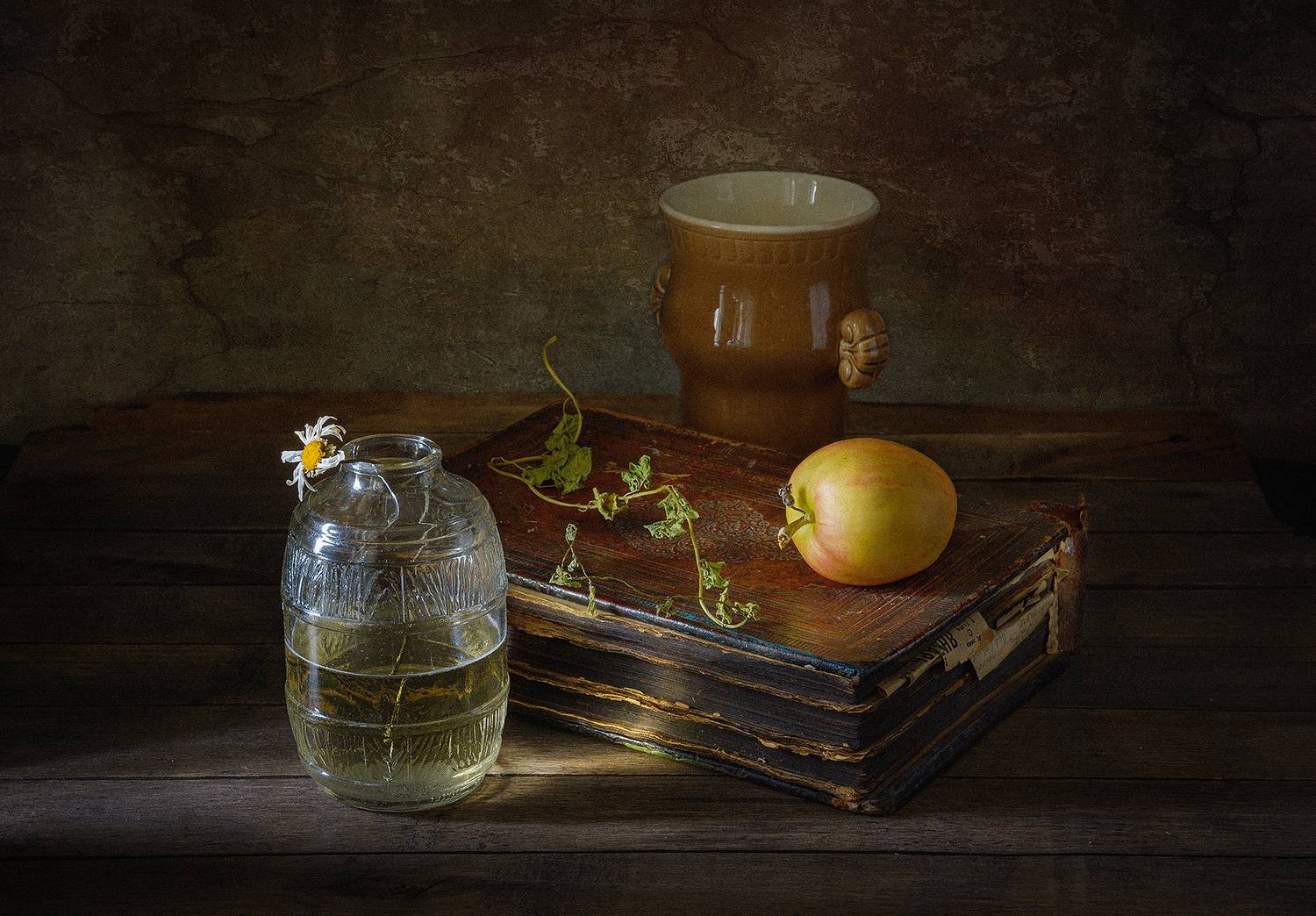 ваза, книга, ромашка, яблоко, цветок, Алексей Бычков