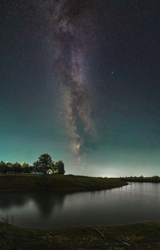 Ночной пейзаж с нашей галактикой фото превью