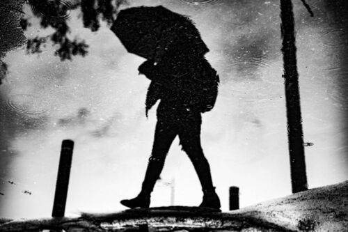 SOMBRAS EN LA LLUVIA