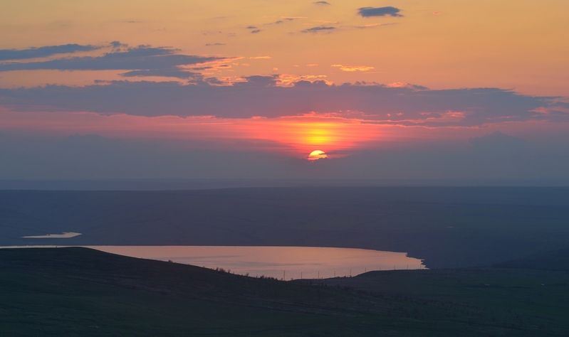 Закат в степи фото превью