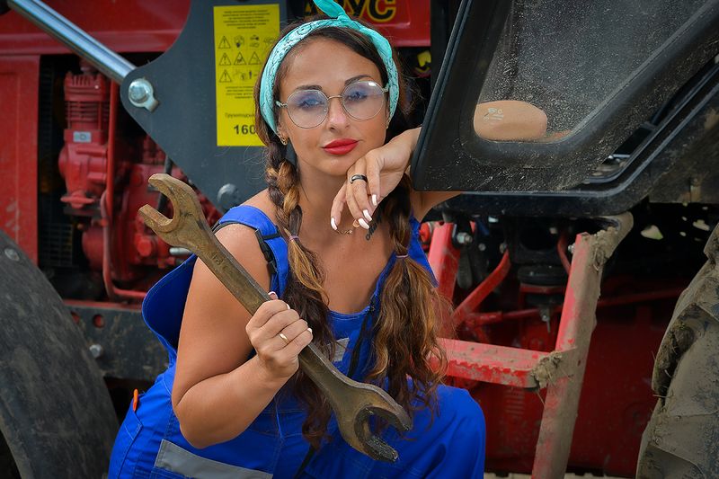 На тракторе. фото превью