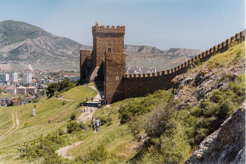Летний день в Генуэзской крепости. фото превью