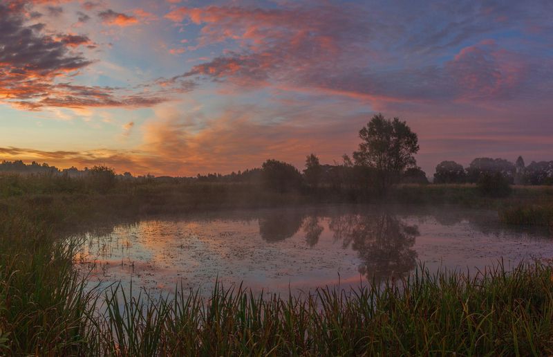 пруд, рассвет , облака  фото превью