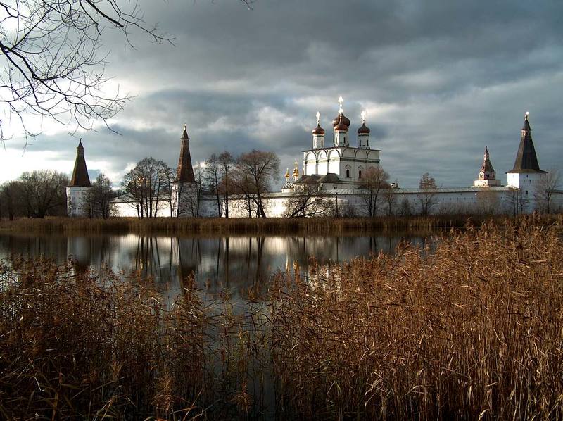 пейзаж, иосифо волоцкий монаятырь, московская область, тучи, лед, вода, камыш Ноябрьским утром фото превью