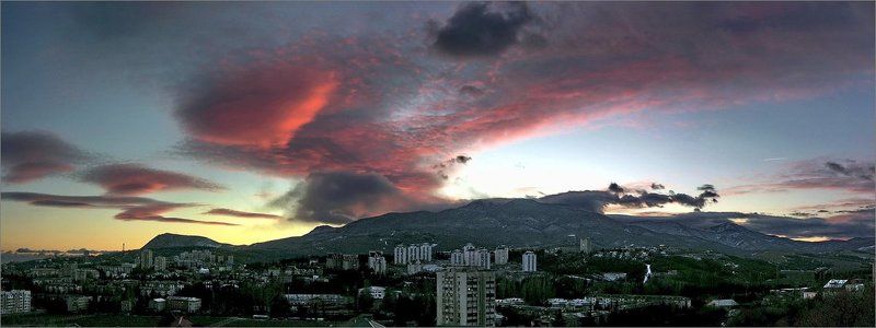 закат Небесное шоу в пасмурный день фото превью