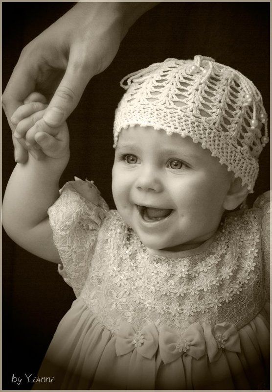 девочка, улыбка, папа, папина рука, поддержка *** фото превью