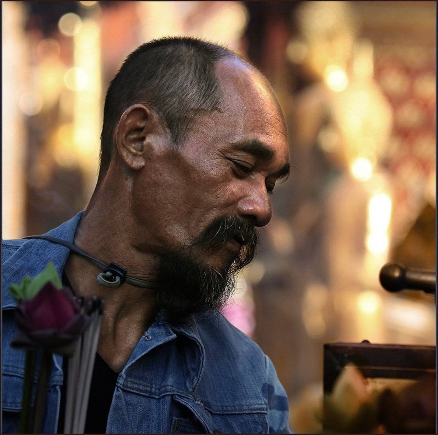 таиланд , чианг май, портрет, храм, мужчина, лотос, Ханмурзин Павел