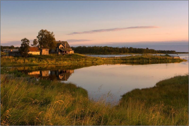 пос. соловецкий, августовский вечер август, вечер, старый дом фото превью