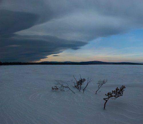 В краю вогулов. Танцы на снегу
