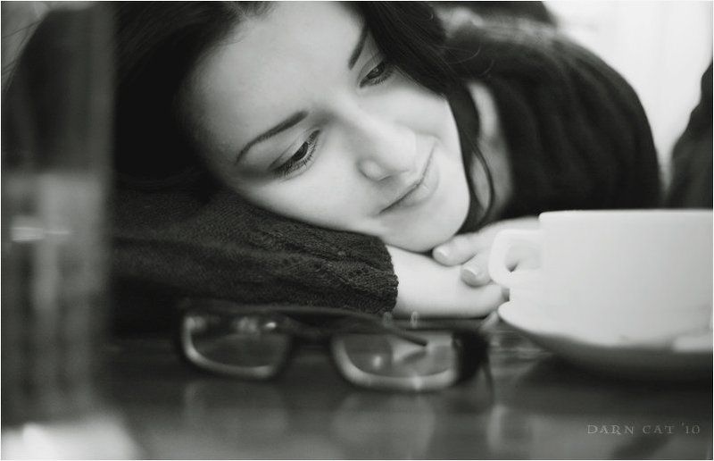 девушка, чашка, чай, очки, грусть Из твоей чашки пить чай... фото превью