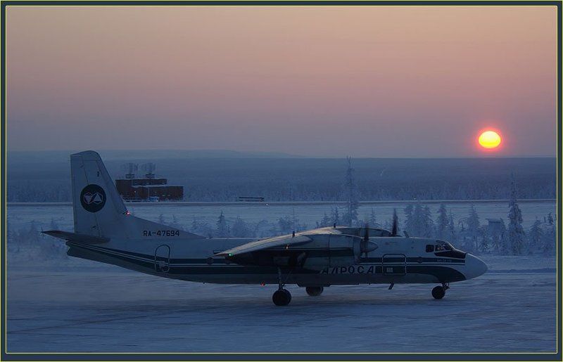 самолёт,вечер,аэродром,север,зима Вечерний рейс фото превью