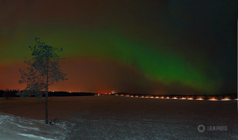 Северное сияние на озере Ниидала фото превью