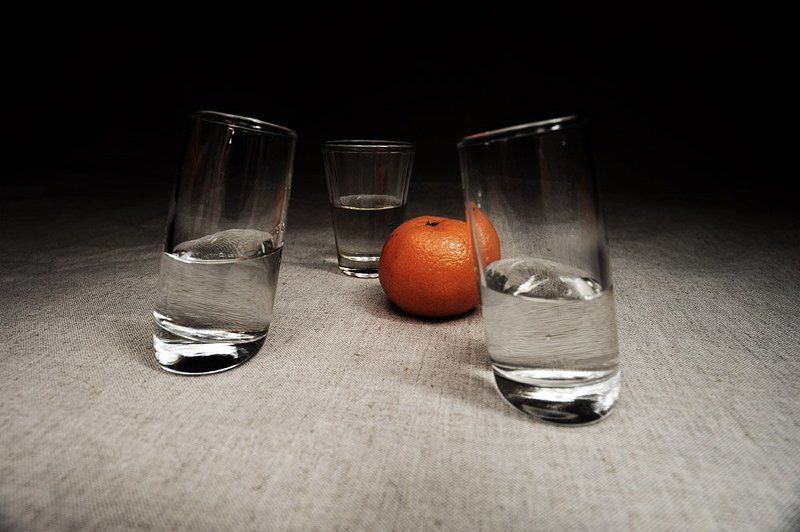 водка, закуска, мандарин А Рыжим закусим... фото превью