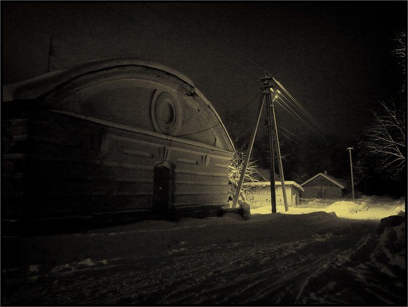 Темной улочкой... фото превью