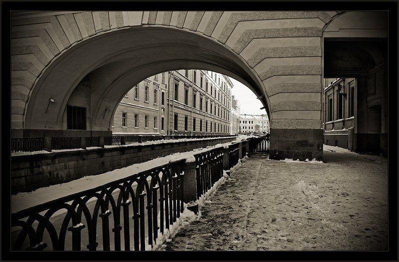 петербург, центр, зимняя канавка, эрмитаж, арка, чб Простая питерская зарисовка фото превью