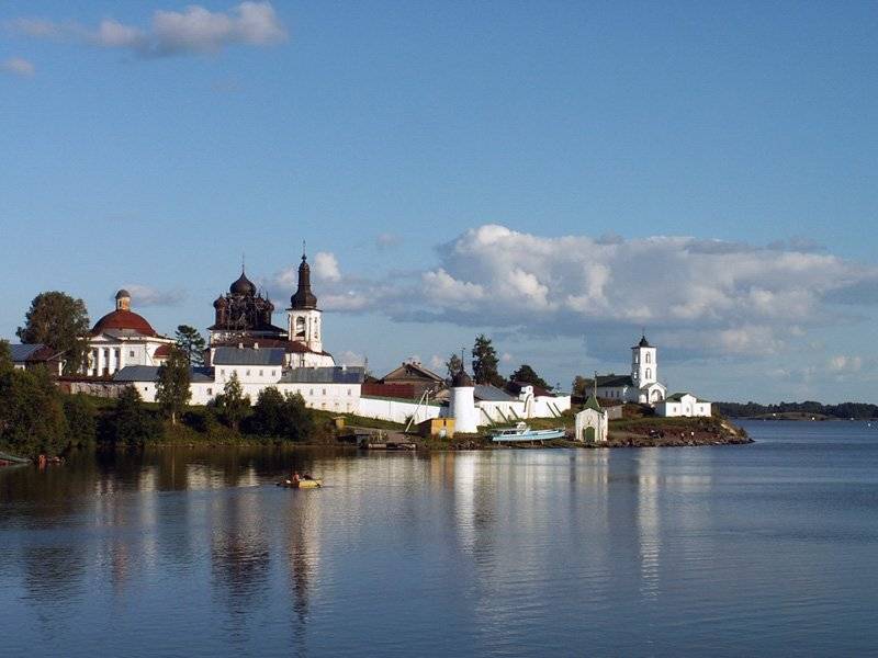 монастырь, река, прошлое лето