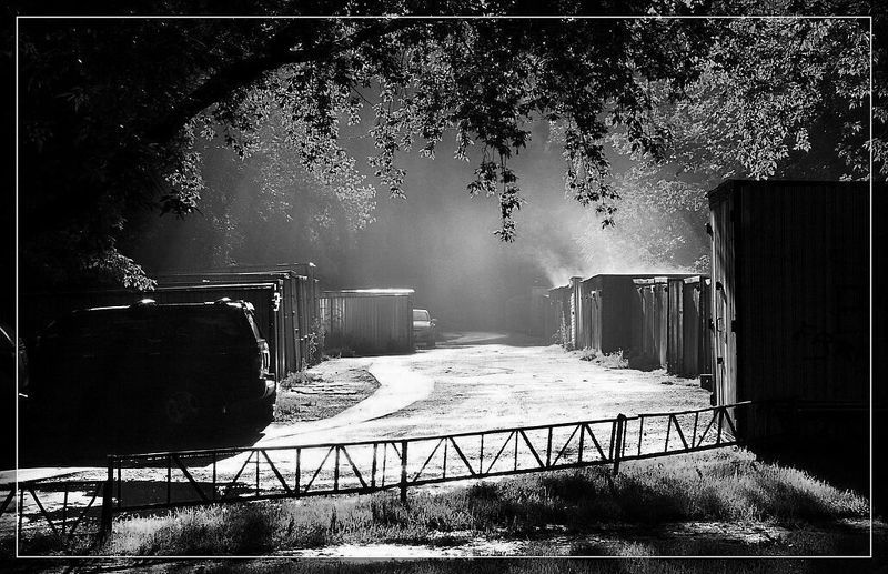 после грозы, гаражи, лето Романтика дворовых гаражей фото превью