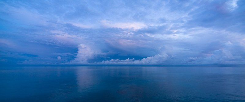 море, закат, синева Обратная сторона заката фото превью