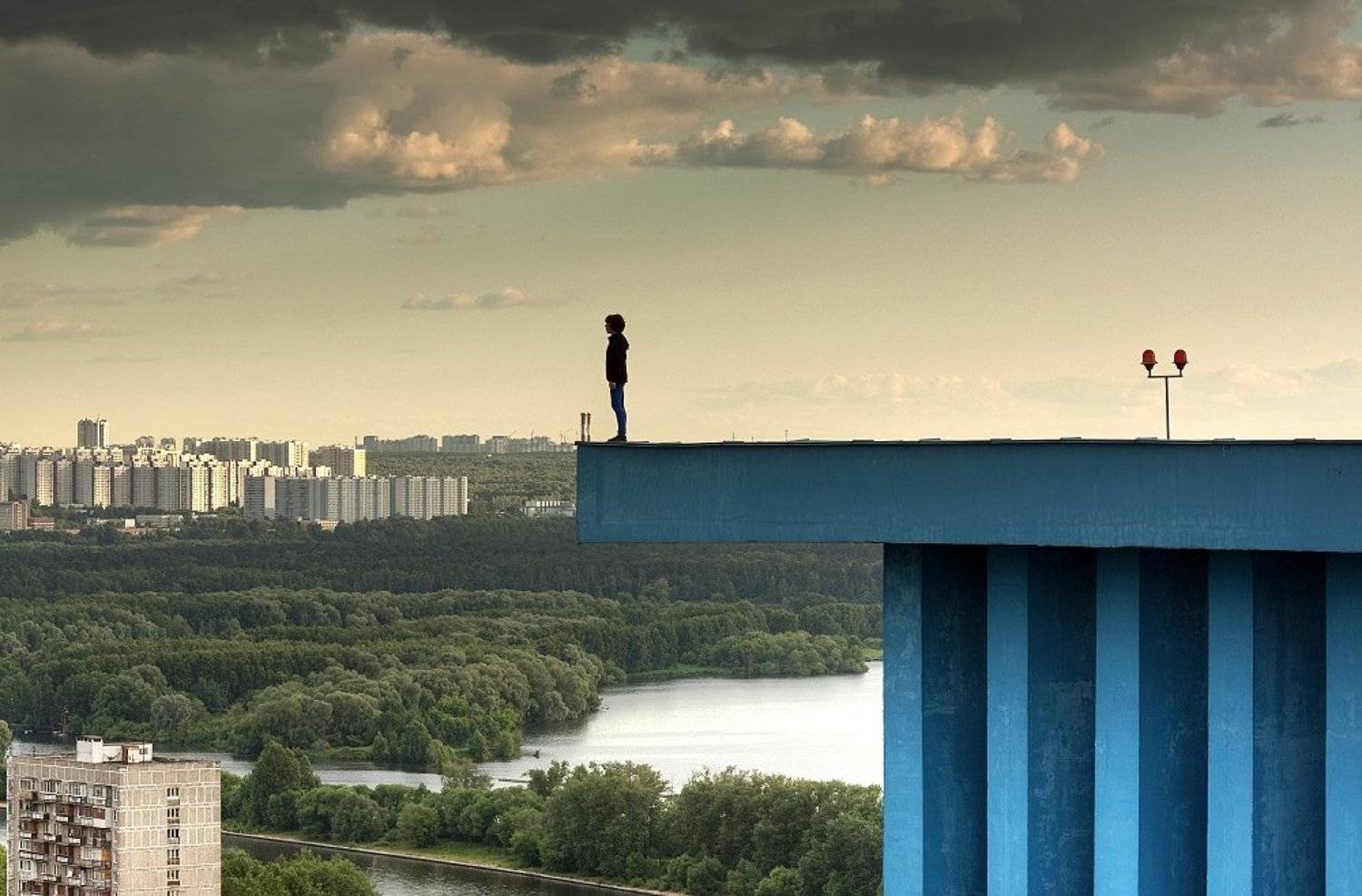 крыша, крыши, город, москва, вечер, небо, выступ, небоскрёбы, высотки, Kremchik