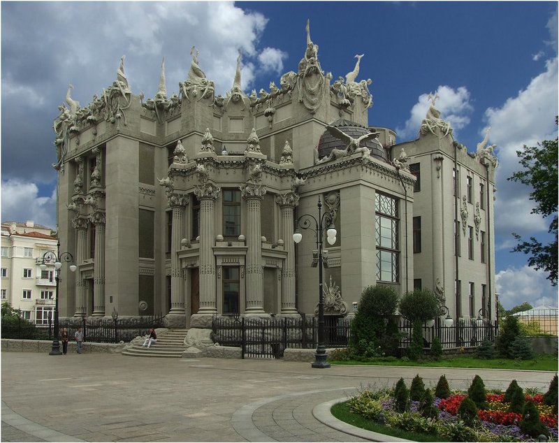 Дом с химерами фото превью