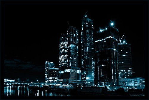 Московская неоновая индустриально-урбанистическая...