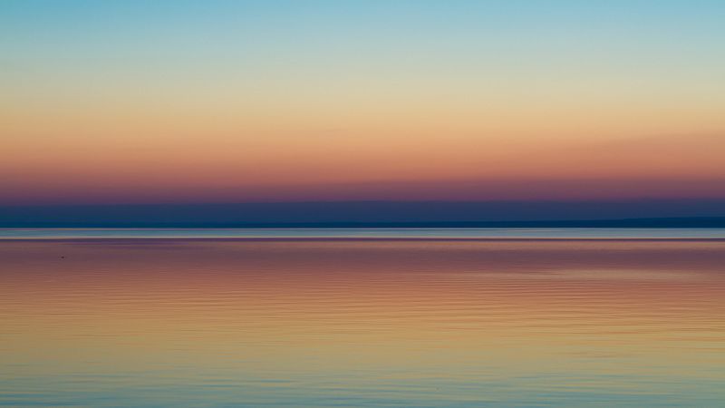 рассвет, вода, отражение Перед жарким днем фото превью