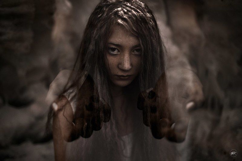 девушка, глаза, кудри, руки, пальцы, мальтиэкспозиция, портрет, взгляд, ведьма, мрачно, темно, canon, 1ds, 35a, sigma Похожая на ведьму фото превью