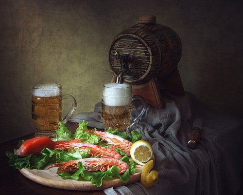 Натюрморт с пивом и креветками