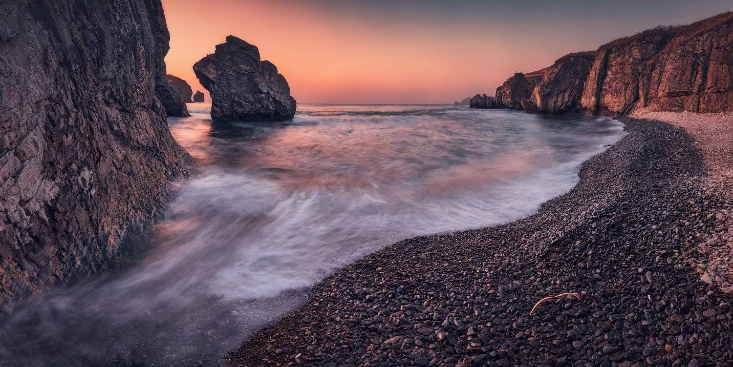 Берег, Весна, Волны, Камни, Красный, Море, Небо, Побережье, Прохладно, Синий, Скалы, Утро, Андрей Кровлин